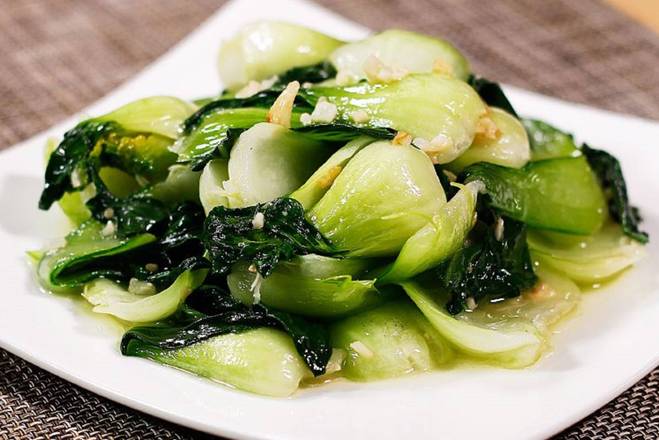 Stir Fried Boi Choi with Garlic Sauce - 蒜蓉白菜苗